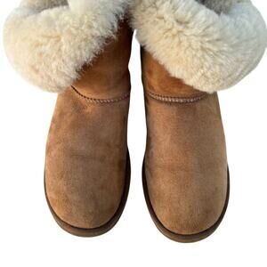 UGG Australia Bailey Button II Shearling Boots Size 9 Chestnut Brown